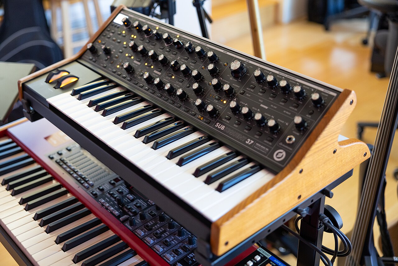 Moog Subsequent 37